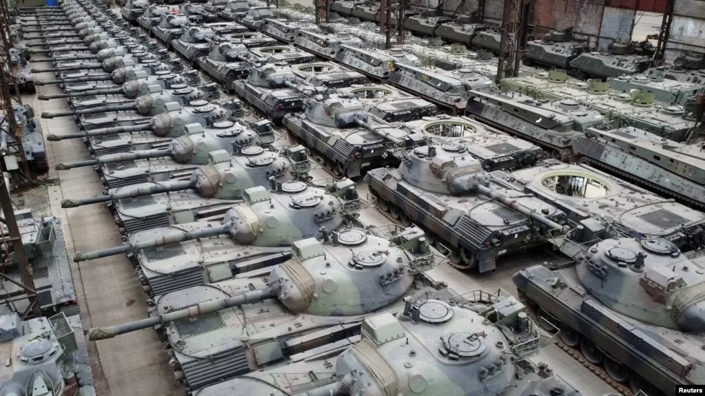 100 Leopard-1 tanks will be delivered to Ukraine earlier than expected. Germany's Rheinmetall worked very hard to make them battle-ready. In total, some 230 tanks and 1550 armoured vehicles will be delivered. There will also be Leopard-2 tanks. Leopard-1 tanks in storage