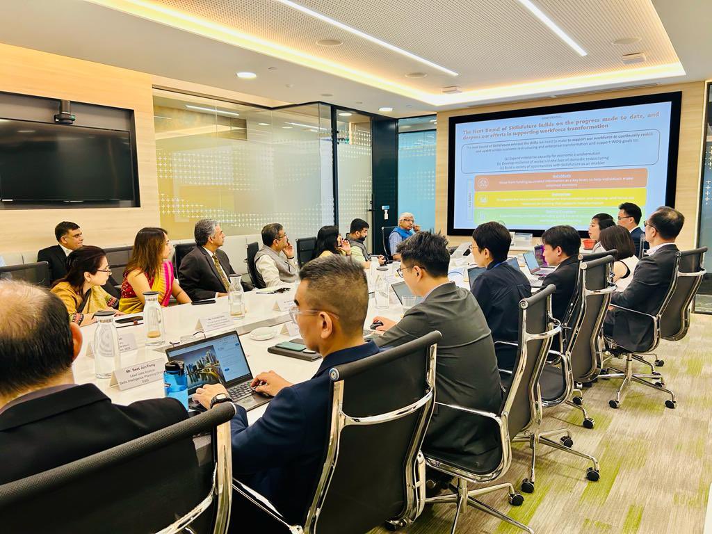 dpradhanbjp's tweet photo. A great learning experience at the SkillsFuture Singapore, a key initiative of the Govt. of Singapore to make the country future-ready. 

A national movement, #SkillsFuture envisions to make Singapore a nation of lifelong learners and a society that values skills mastery. https://t.co/H1sjGVmdjU