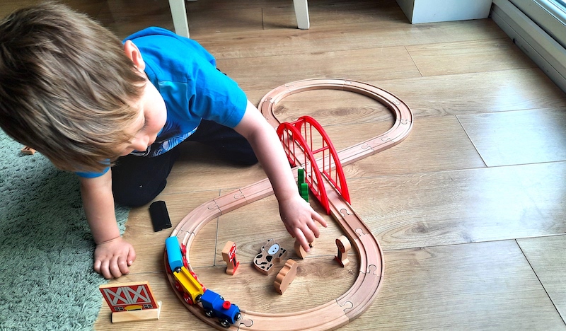 A product review of Squirrel Play's wooden train set, which is perfect for transport loving kids lovefromlisa.com/wooden-train-s… #ToyReviews #KidsToyReviews