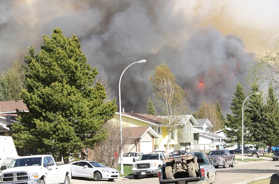 LaurentAlfonso's tweet photo. ‘Wilderness Urban Interface’ wildfires🔥 are on the rise across North America 🇺🇸
#WFPRAF 🇪🇺 https://t.co/DBvbVBt6Ud https://t.co/QYVzbT21CC