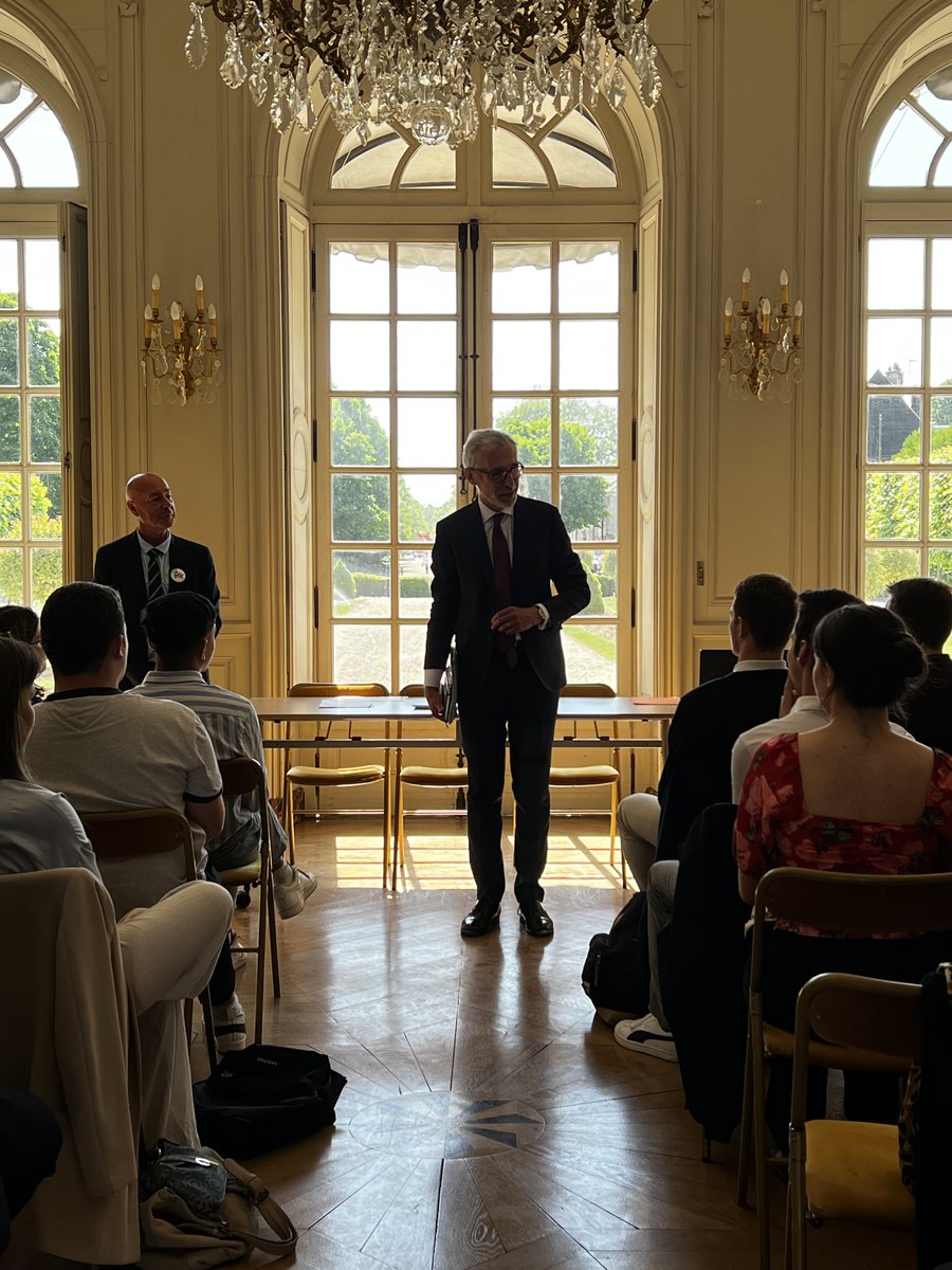 Prefet51's tweet image. #Engagement #CAVL
Hier après-midi, le préfet Henri Prévost a remis aux élus sortants de l' @AcReims  faisant partie du comité académique à la vie lycéenne le diplôme de l'engagement citoyen.
🎯Valoriser l'engagement de ces jeunes au service de la collectivité et de la Cité.