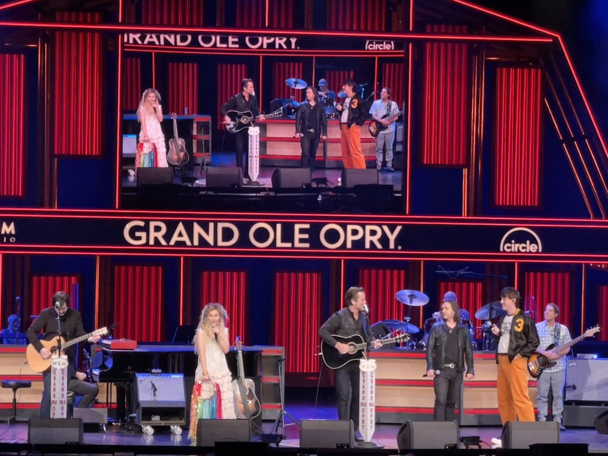 Special moment on the Opry stage tonight! 🙌

@CharlesEsten surprised the audience with @clarembee, @JonathanJackson, and @SamPalladio before they head out on their own “Nashville” reunion tour!