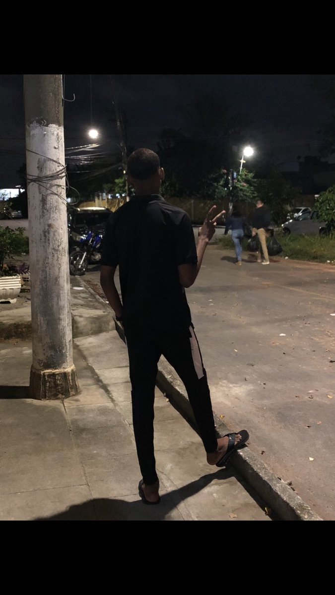 A humildade é a essência da vida, por isso nós é pé no chão, o final é igual para todos, dessa vida nós não leva nada..📝✍🏼🙅🏻‍♂️