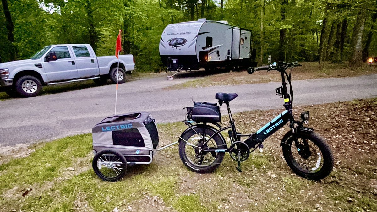 kkluesner's tweet image. Happy #nationalEbikeDay 🖤🩵⚡️🚲⚡️🩵🖤
Congratulations to #LectricEbikes on 4 
E-Xciting years! ✨🙌🏻✨ #lectricXP #RideLextric