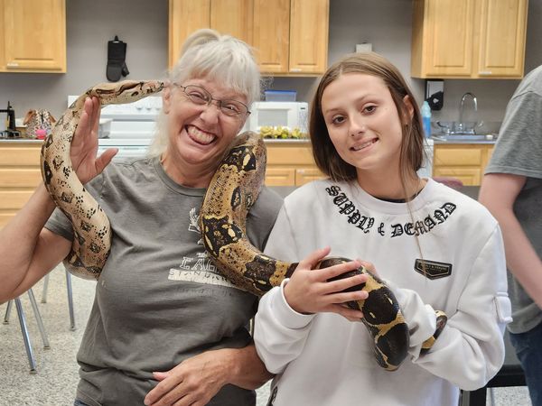 RiverdaleSDWI's tweet photo. The Companion Animal Science class had some interesting pets visit the Animal Lab! 🦎🐍🐢

🤔 Did you know that over 13 million people in the U.S. have reptiles or amphibians as pets?!

#RDMaroonNation https://t.co/7IVG1T5jqT