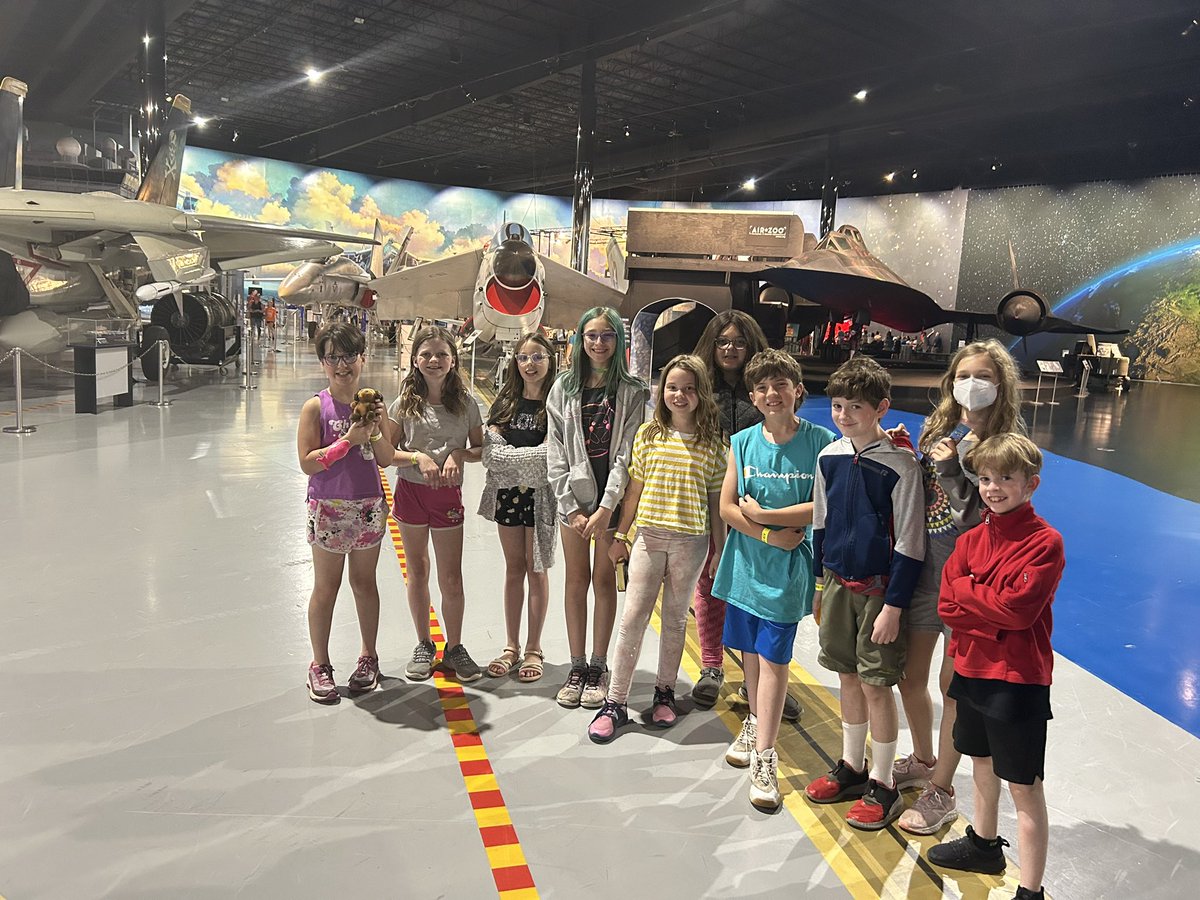 MJonesGL's tweet photo. We had a great field trip to the Air Zoo! Students took a Storm Chasers class to learn about tornadoes and hurricanes, which connected nicely to our study of natural disasters in Science. Afterwards, they had time to explore the exhibits and rides. #GLCSRyan #GoGullLake https://t.co/e2k067klOw