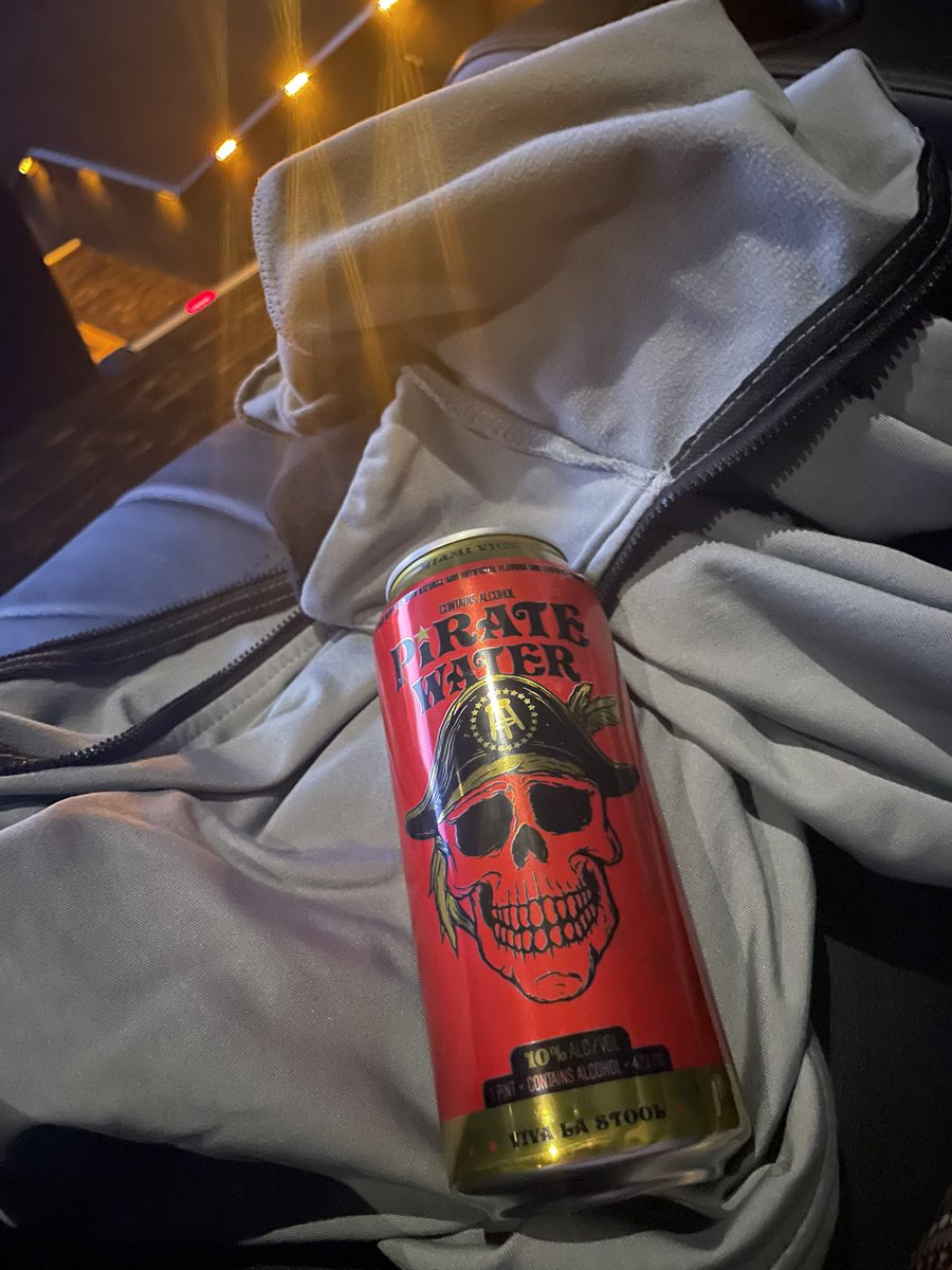 Brought a couple of these to enjoy #TheMACHINEmovie <a href="/bertkreischer/">bert kreischer</a> <a href="/FeitsBarstool/">feitelberg</a> <a href="/KFCBarstool/">KFC</a>