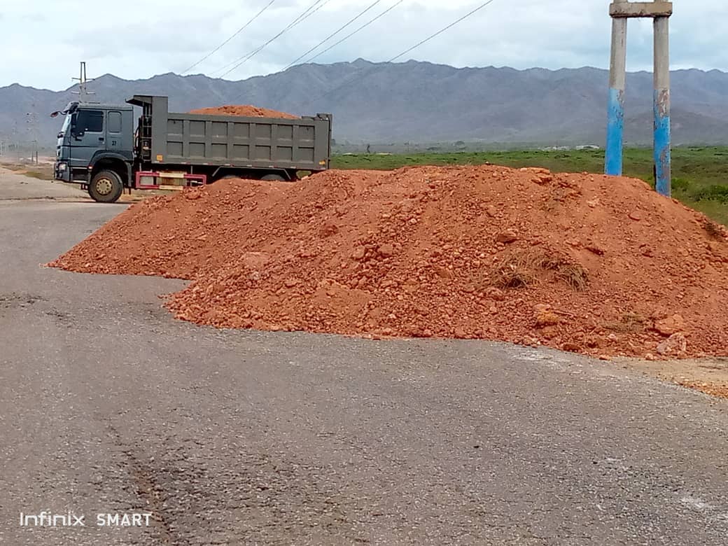 Siguiendo con el Plan de Mitigación de Riesgo de la tubería que surte de Agua Potable el Edo. Nva. Esparta, se realizaron 44 viajes en el traslado de material de relleno para colocación de Carpeta asfáltica. #RenacimintoDelSur 
@GPintoVzla <a href="/GRaulparedes/">Gral. Raúl Paredes</a>