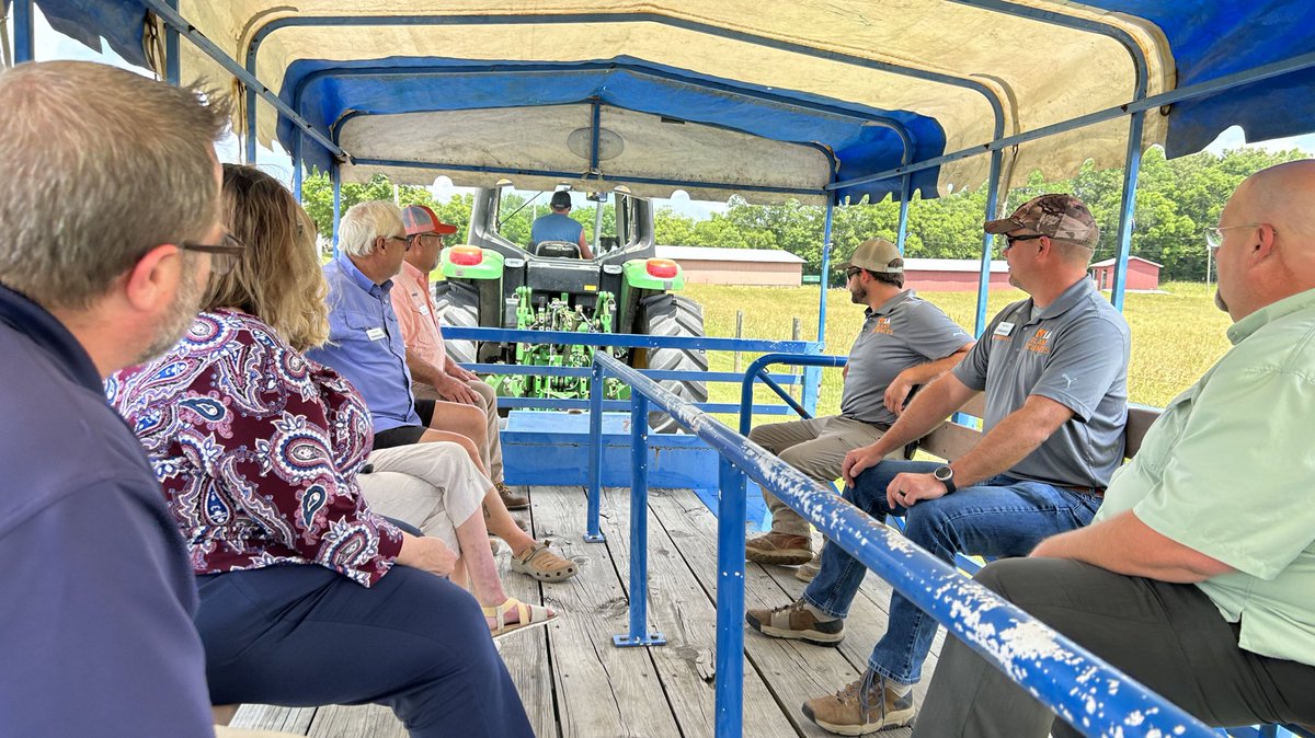 ToddAWinters's tweet photo. Nice visit today with our UT colleagues at the Highland Rim AgResearch and Education Center with new colleagues from Vol State Springfield-Highland Crest Campus. Stay tuned for some new educational opportunities in Robertson Co. #BeOneUT https://t.co/YzkPflwPuh