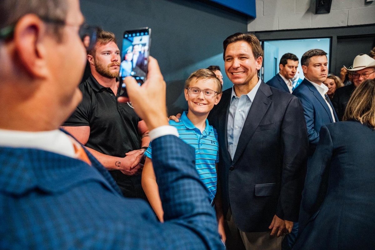 RonDeSantis's tweet photo. Our Great American Comeback begins in the Hawkeye State.

We will send Joe Biden back to his basement in Delaware.

Casey and I are grateful for the support! https://t.co/dddW3Juj0a