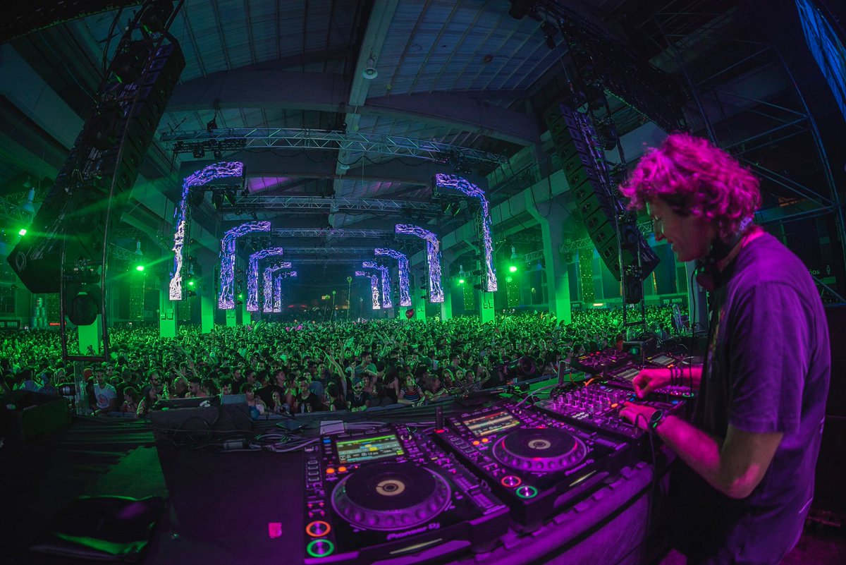 NachoConti4's tweet photo. 17 dias para la mejor fiesta del año! 
@cattaneo_hernan @BuenasNochesPro toc toc (puerta) https://t.co/OqCSGHbugD