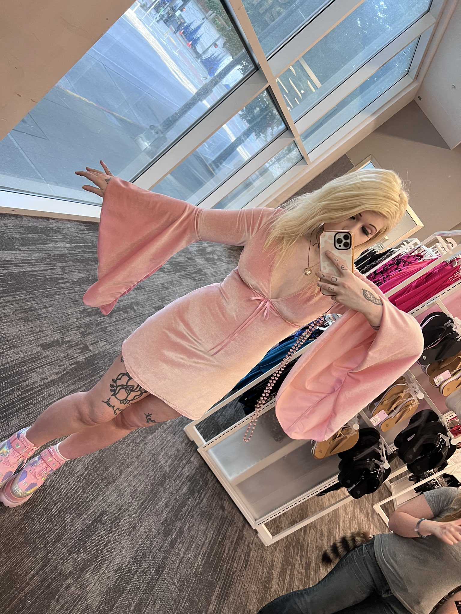i love this dress https://t.co/nNUuGHURef
