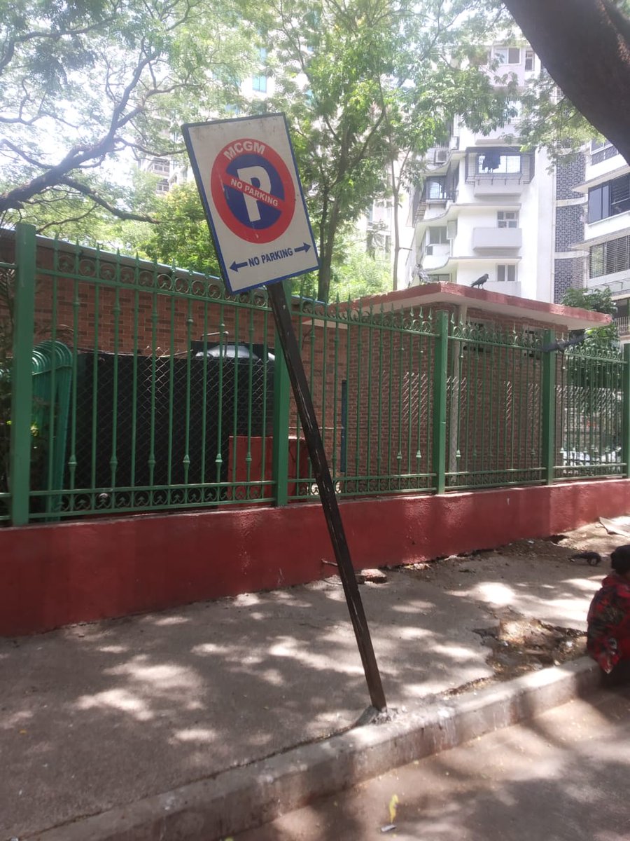 Sanket1553's tweet photo. @MTPHereToHelp @ACI_Mumbai @ataulkhan09 @baaaaaaaaaaaaz @BankiMistry Kindly restore this Parking Sign Pole at the earliest at Baby Garden Iqbal Dudhwala Marg Agripada Mumbai 400011 https://t.co/DBzpn7ebSx