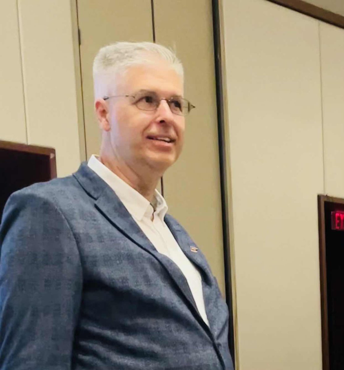 First ever <a href="/StrongTowns/">Strong Towns</a> Natl gathering kicked off tonight - the eve of <a href="/NewUrbanism/">Congress for the New Urbanism</a>’s conference - in <a href="/CLTgov/">City of Charlotte</a>. What started as a blog is now a large and growing movement. <a href="/clmarohn/">Charles Marohn</a> thanked #CNU “the special forces of urbanism” for helping make this event possible.