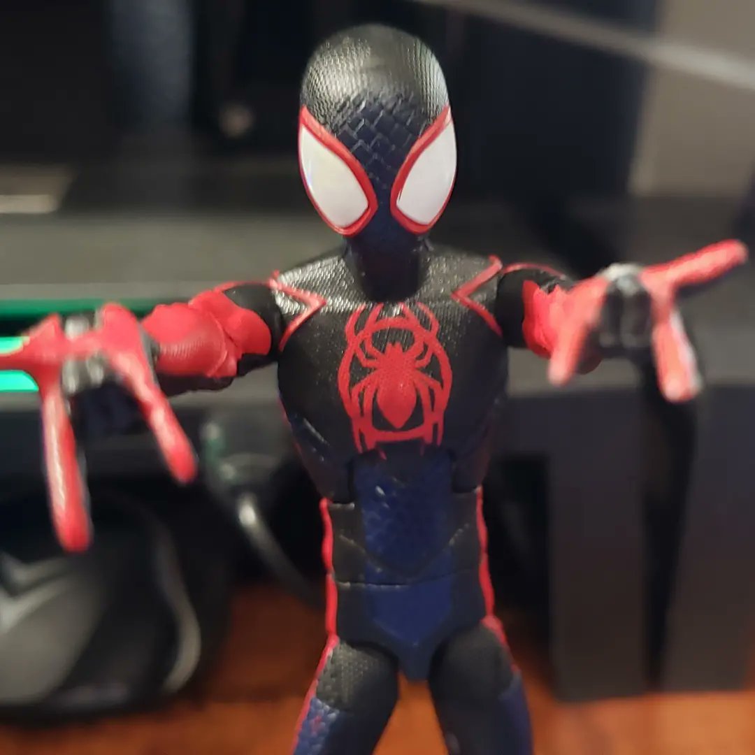 rcadeweekend's tweet image. Miles Morales Spider-Man
#SpiderManAcrossTheSpiderVerse  #marvellegends #milesmorales #figurephotography #figures #marvel #dabb #pose #spiderman