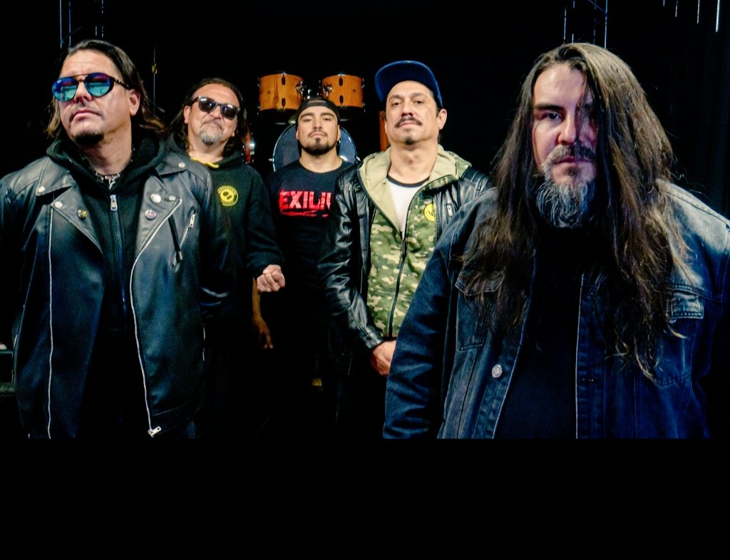 ExiliuM666's tweet photo. PRONTO !! 
PRONTO !!
COMING SOON ! 🤟🤟
EXILIUM METAL BAND
Foto Crédito📸 : Israel Muñoz
#thrashmetal #thrashmetalmusic 
#groovemetal #deathmetal #rockanddeath https://t.co/fclo0mHUiT