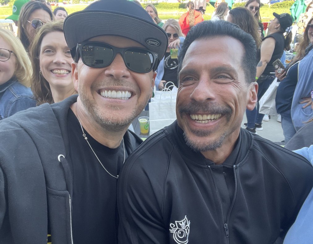 Love this one!! BFF’s 🥹❤️ @DonnieWahlberg @dannywood #BLOCKCON