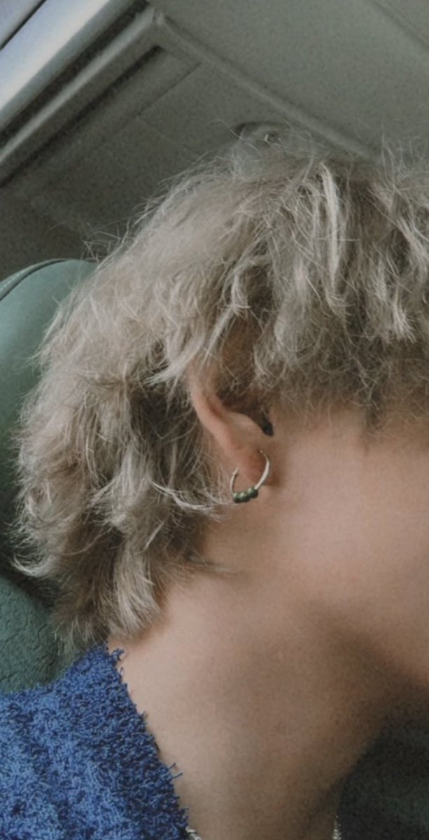 Taehyung is on a plane, blonde taehyung is on a plane