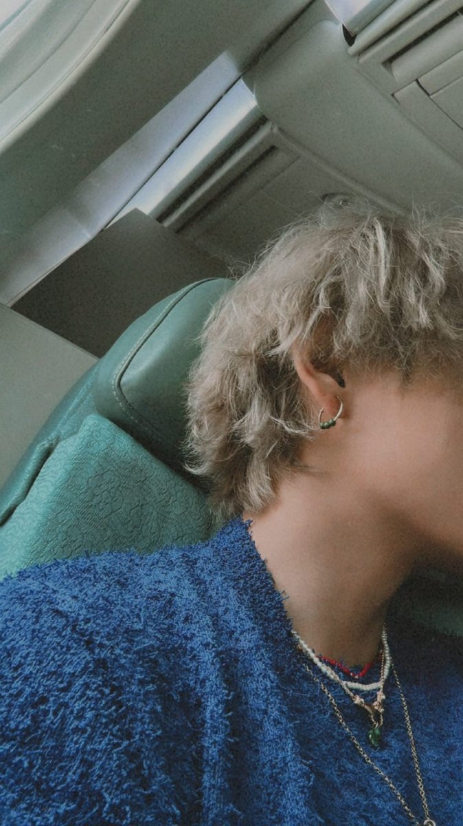 _nuna_V's tweet photo. 👀 태형이 머리..!?! https://t.co/YlMWErLMOz
