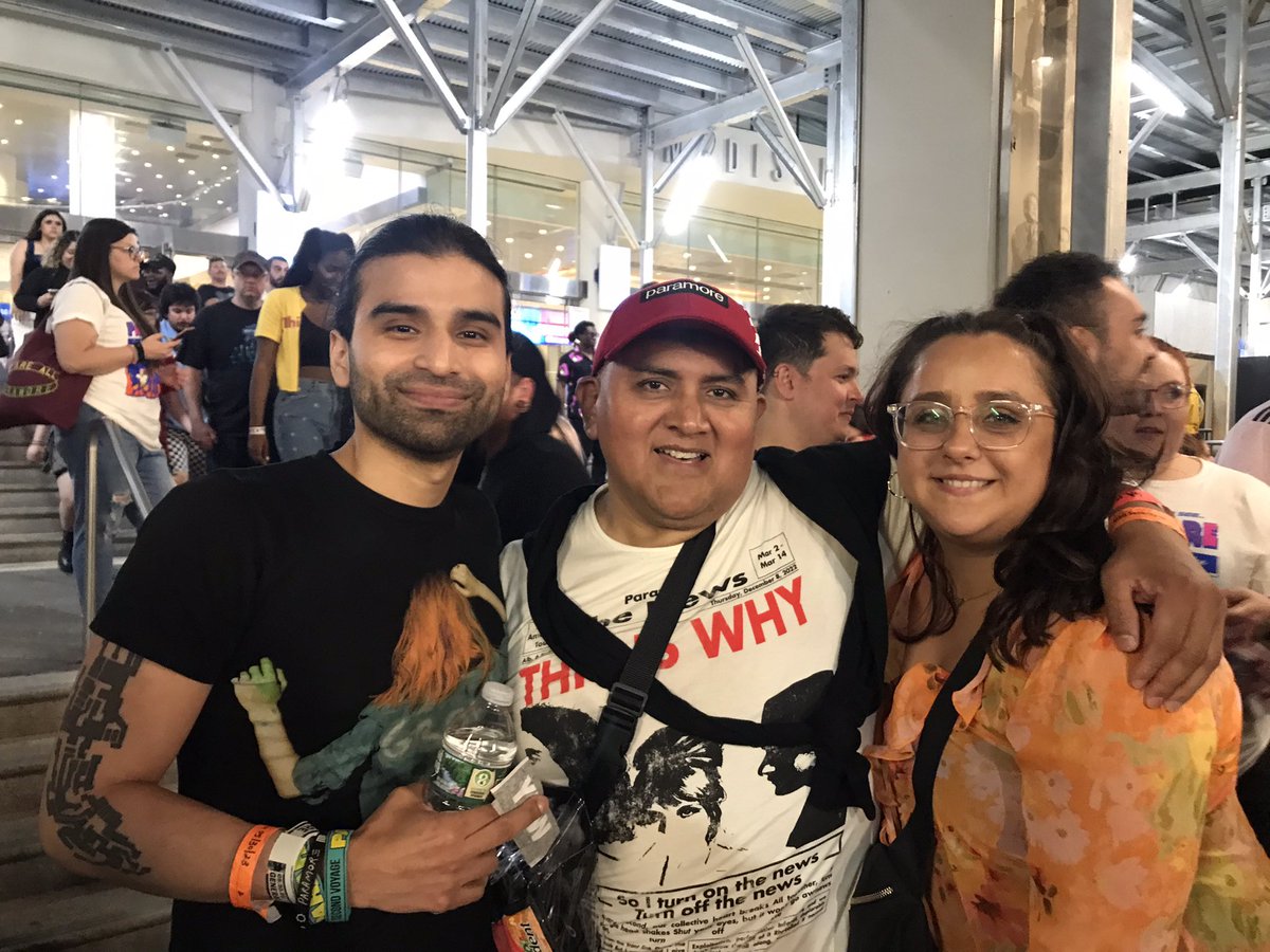 RogerVerastegu1's tweet photo. It was awesome to see you guys, see you tomorrow !!!! #parafamily https://t.co/sElRMtX0XS