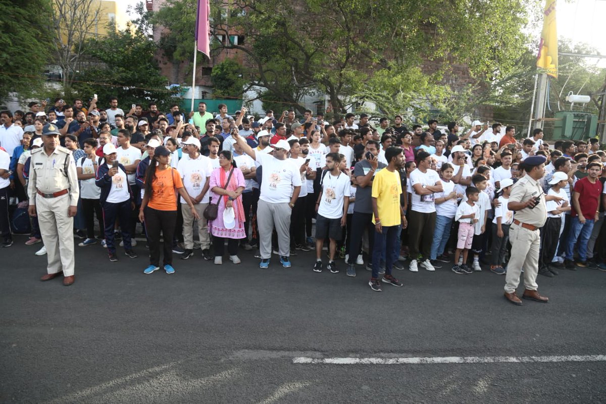 probhopal's tweet image. मुख्यमंत्री श्री @ChouhanShivraj एवम् चिकित्सा शिक्षा मंत्री श्री @VishvasSarang आज #भोपालगौरवदिवस के अवसर पर आयोजित #runforpride में शामिल हुए और प्रतिभागियों की हौसला अफजाई की। 
#meragauravmerabhopal 
#मेरागौरव_मेराभोपाल 
#भोपाल_गौरव_दिवस 
#dmbhopal