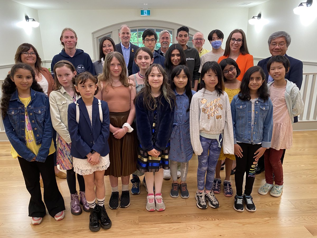 The planet's future is in good hands! Winners of the Climate Project Challenge, put on by #BurnabySchools with BYSN & @SFUDialogue – had their winning proposals to impact sustainability recognized by the Board. @uhe_sd41 @MoscropSec @bbysouthSD41 ⁦⁦@BbyMountainSec⁩