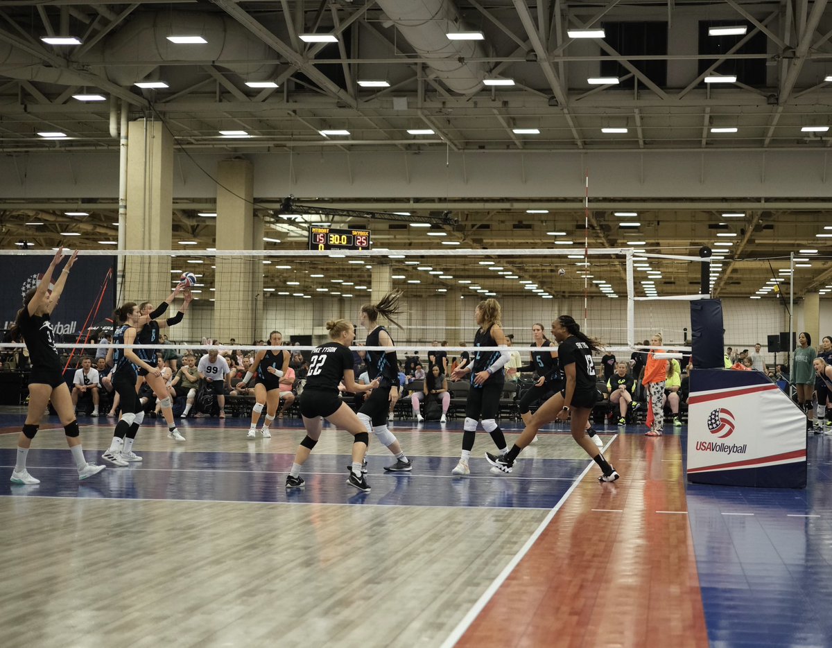 vdorismondMD's tweet photo. #spiketyson #miketyson #volleyball #usavolleyball #middle #middleblocker #setter #teammates #opennationals #AA #slides #8 #georgetown #georgetownvolleyball https://t.co/iDnklShKa2