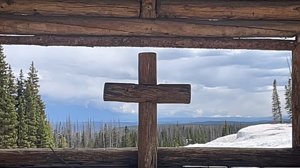 John_Ka4y's tweet photo. St. Alban’s open air chapel #Wyoming #SnowyRange https://t.co/KCuMbRvFTB