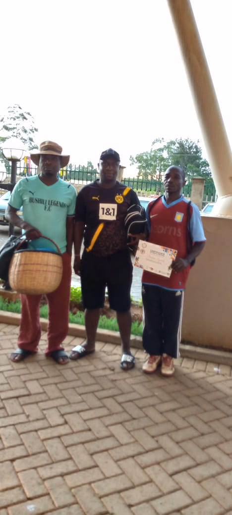 Toa ndugu....toa dada....