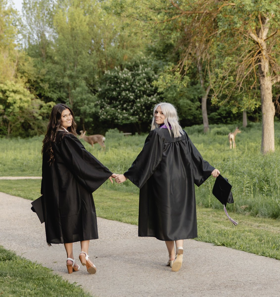 IamVictor_E's tweet photo. She did it! #Schoolisover
Also grad pics in Idaho be like… https://t.co/65wLKms5gh