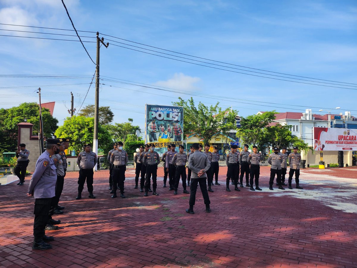 Satsamaptaresb's tweet photo. kabag Ops Dan Kanit Pam Obvit Sat Samapta Polres Bontang IPDA SUYUD Mengambil Apel Gabungan Anggota Yang Akan Pam Serta Memberikan APP Prosedur Pengamanan OBVITNAS
#Poldakaltim
#ProgramPrioritasKapolri
#polripresisi
#kapolresbontang
#polresbontang
#satsamaptapolresbontang https://t.co/SOr9zTaY5w