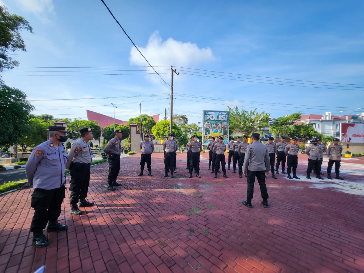 Satsamaptaresb's tweet photo. kabag Ops Dan Kanit Pam Obvit Sat Samapta Polres Bontang IPDA SUYUD Mengambil Apel Gabungan Anggota Yang Akan Pam Serta Memberikan APP Prosedur Pengamanan OBVITNAS
#Poldakaltim
#ProgramPrioritasKapolri
#polripresisi
#kapolresbontang
#polresbontang
#satsamaptapolresbontang https://t.co/SOr9zTaY5w