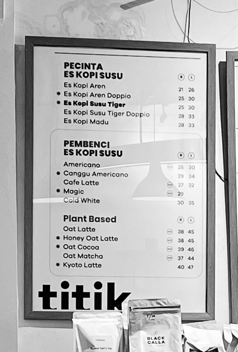 copyraharja's tweet image. Gimana caranya nerapin psikologi harga di menu produk BIAR bisa NAIKKIN penjualan?

Pembahasan kali ini berdasarkan RISET dari jurnal pemasaran yg judulnya “The Influence of Price Presentation Order on Consumer Choice”

SEBUAH UTAS 📝