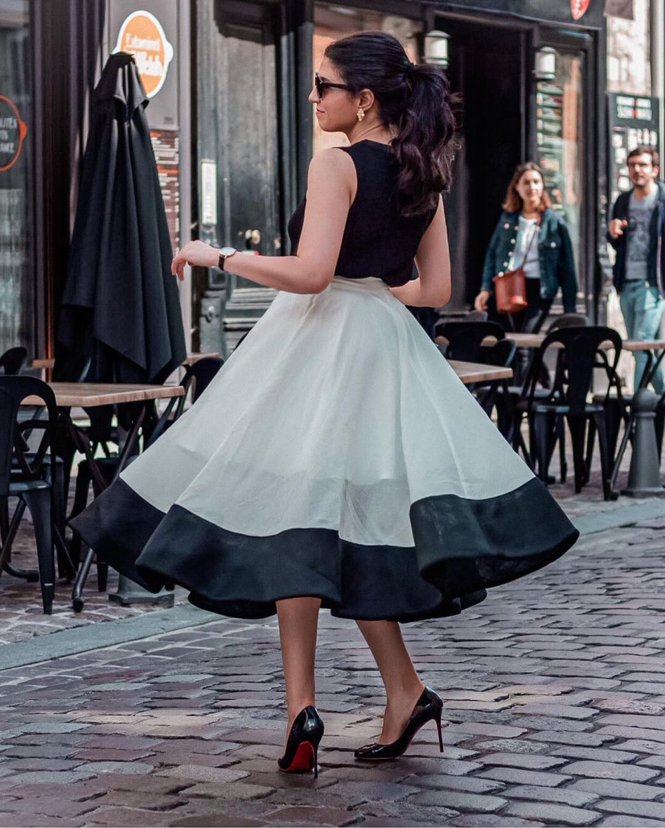 Embrace the joy of twirling in this lightweight and ethereal piece that will make you feel like a true fashion maven. 🖤🤍 @mimii_looks

Skirt: chicwish.com/swing-in-the-b…

#organza #skirt #fashionista #outfits