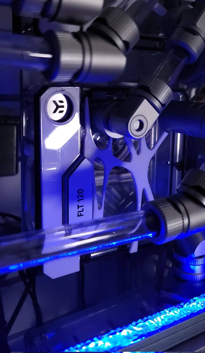 EnviousMods's tweet photo. Making more progress on the LabelX PC Mod!
#LabelX #LabelXmod #casemodding #enviousmods #pcsetup #ekwaterblocks #asus #bequiet #zotac #patriot https://t.co/150hxhFx3z