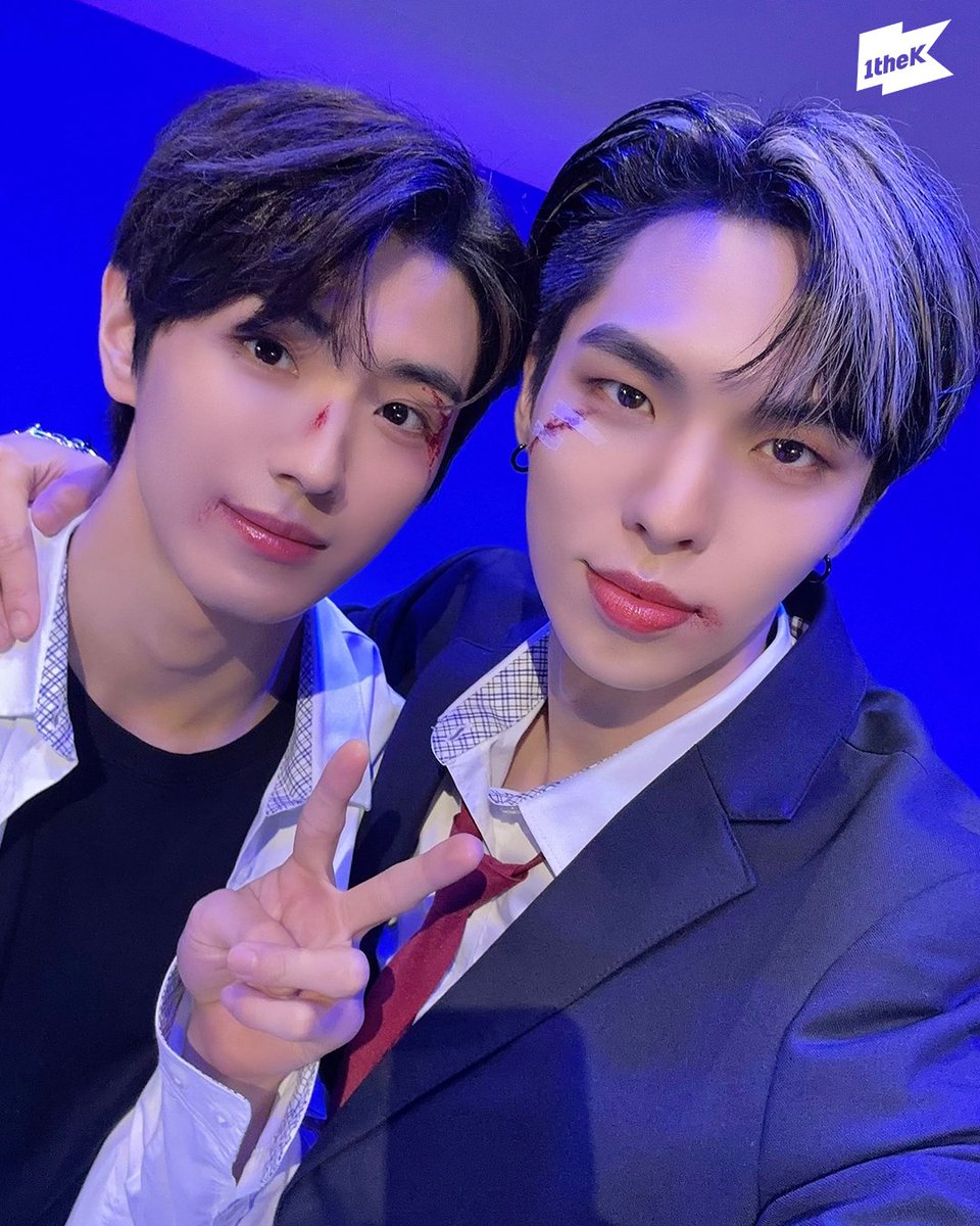 cutieseeds's tweet photo. Yonghee look so innocent with the ✌️ https://t.co/yE0rAMTeCj