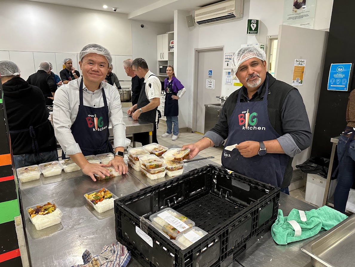 DickerData's tweet photo. 📷 Recently our @DickerData team joined the @ExtremeNetworks  team for their annual day of giving! It was a wholesome day spent at Our Big Kitchen in Bondi.

#WEAREDDR https://t.co/WH7tuvO9Yd