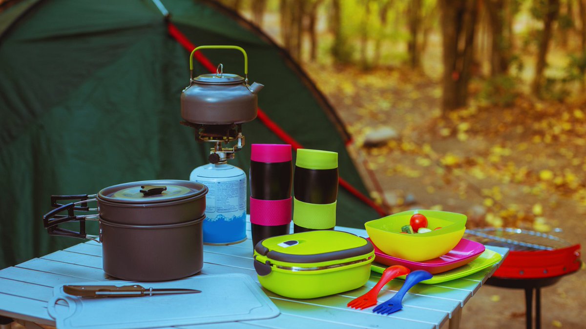 🏕️Gebruik je een gastoestel op de camping? Zet het niet te dicht bij brandbare materialen en gebruik een spatscherm. #veiligkamperen #gastoestel #campingtips

Meer tips ➡️brandwondenstichting.nl/kampeertips/