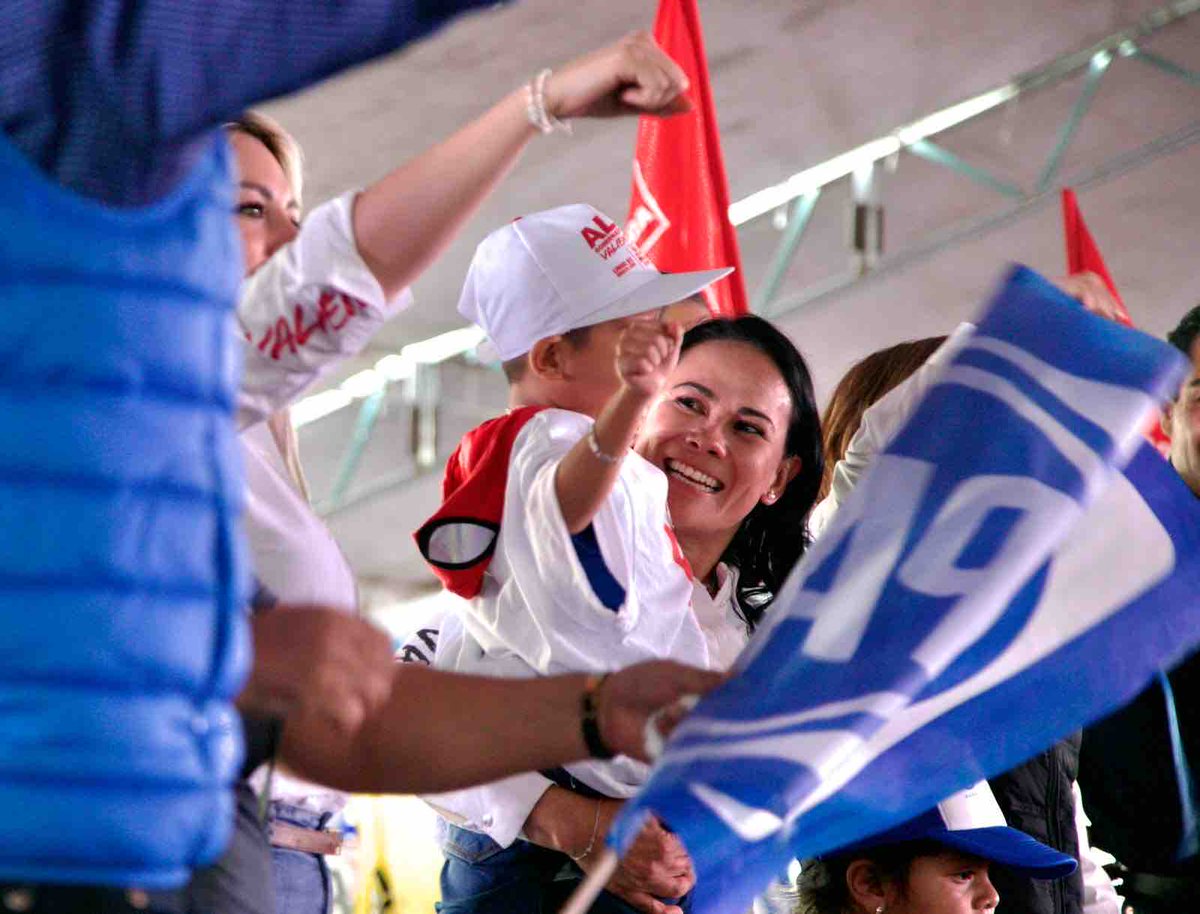 AlejandraDMV's tweet photo. Se equivocaron. Es muy peligroso subestimar a una mujer y más peligroso es subestimar la juventud de una mujer mexiquense. Conmigo van ideales, van convicciones, van propuestas con los pies en la tierra para un futuro mejor. ¡No les voy a fallar!  #VotALE #AleGobernadora https://t.co/Oy7Oqf8r9l