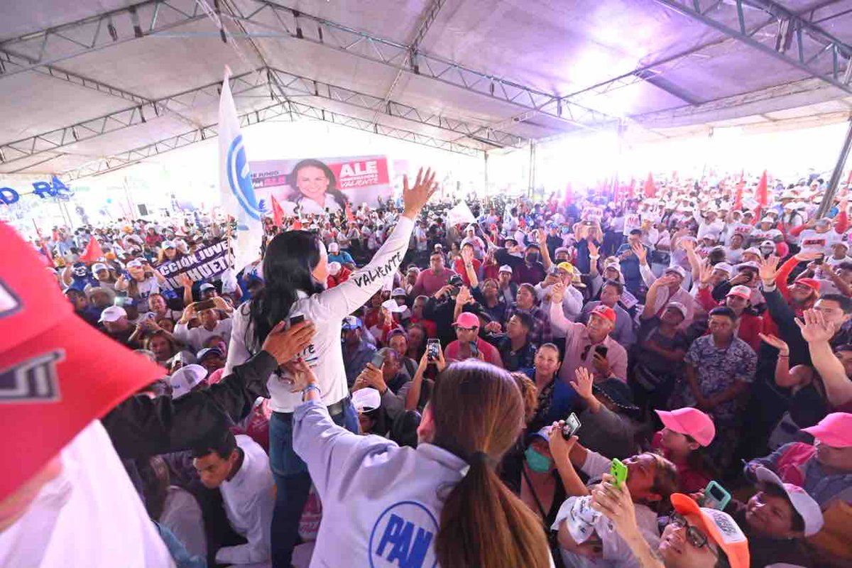AlejandraDMV's tweet photo. Se equivocaron. Es muy peligroso subestimar a una mujer y más peligroso es subestimar la juventud de una mujer mexiquense. Conmigo van ideales, van convicciones, van propuestas con los pies en la tierra para un futuro mejor. ¡No les voy a fallar!  #VotALE #AleGobernadora https://t.co/Oy7Oqf8r9l