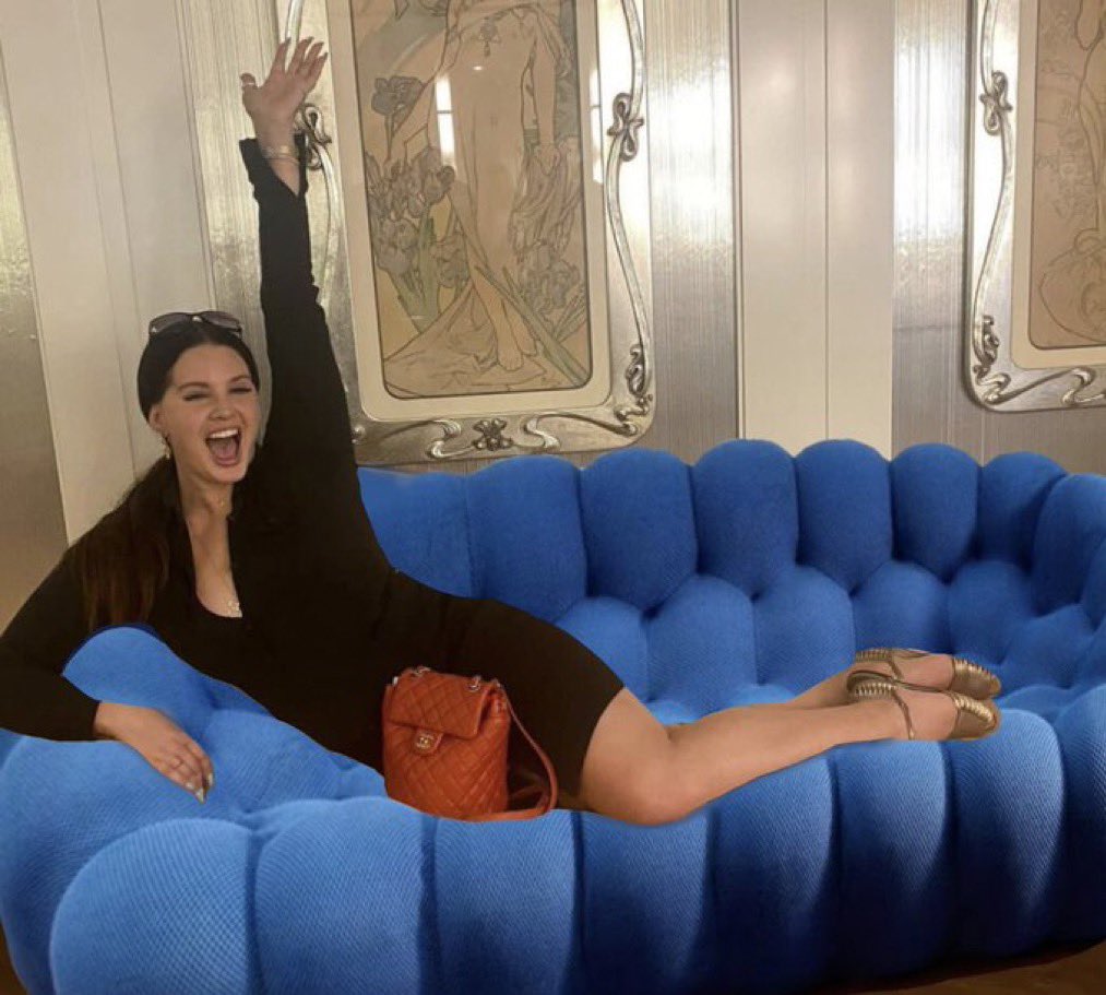 LDRCRAVE's tweet image. Just got off work and i wanna get high!