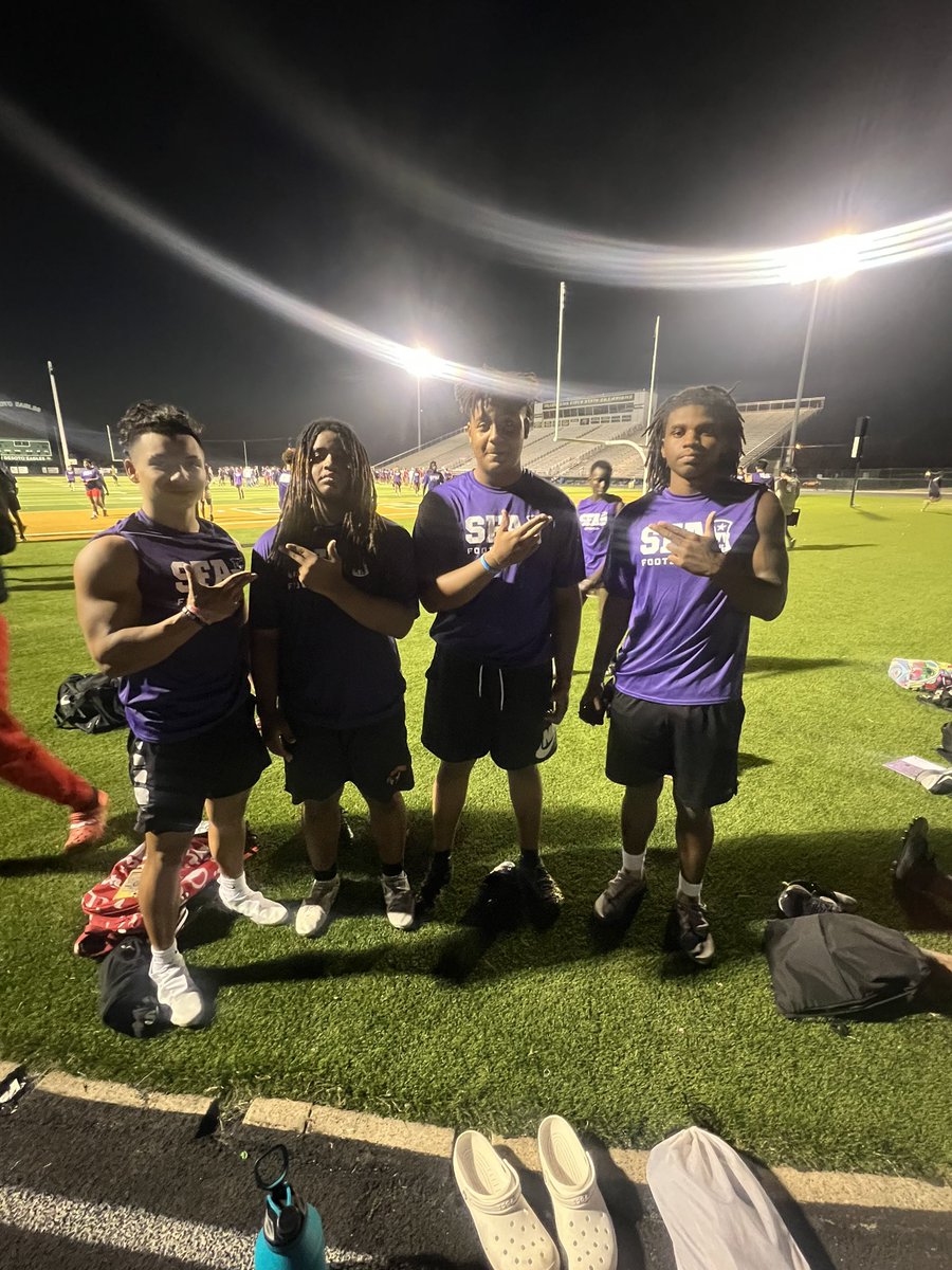 leomorris_8's tweet photo. Had a good time today @SFA_Football camp. played some LB today, I got to learn things and practice my craft from @Coach_RogersSFA thanks for inviting me. @Coach_DeLay @CamSanders14 https://t.co/kg1CksjDdf