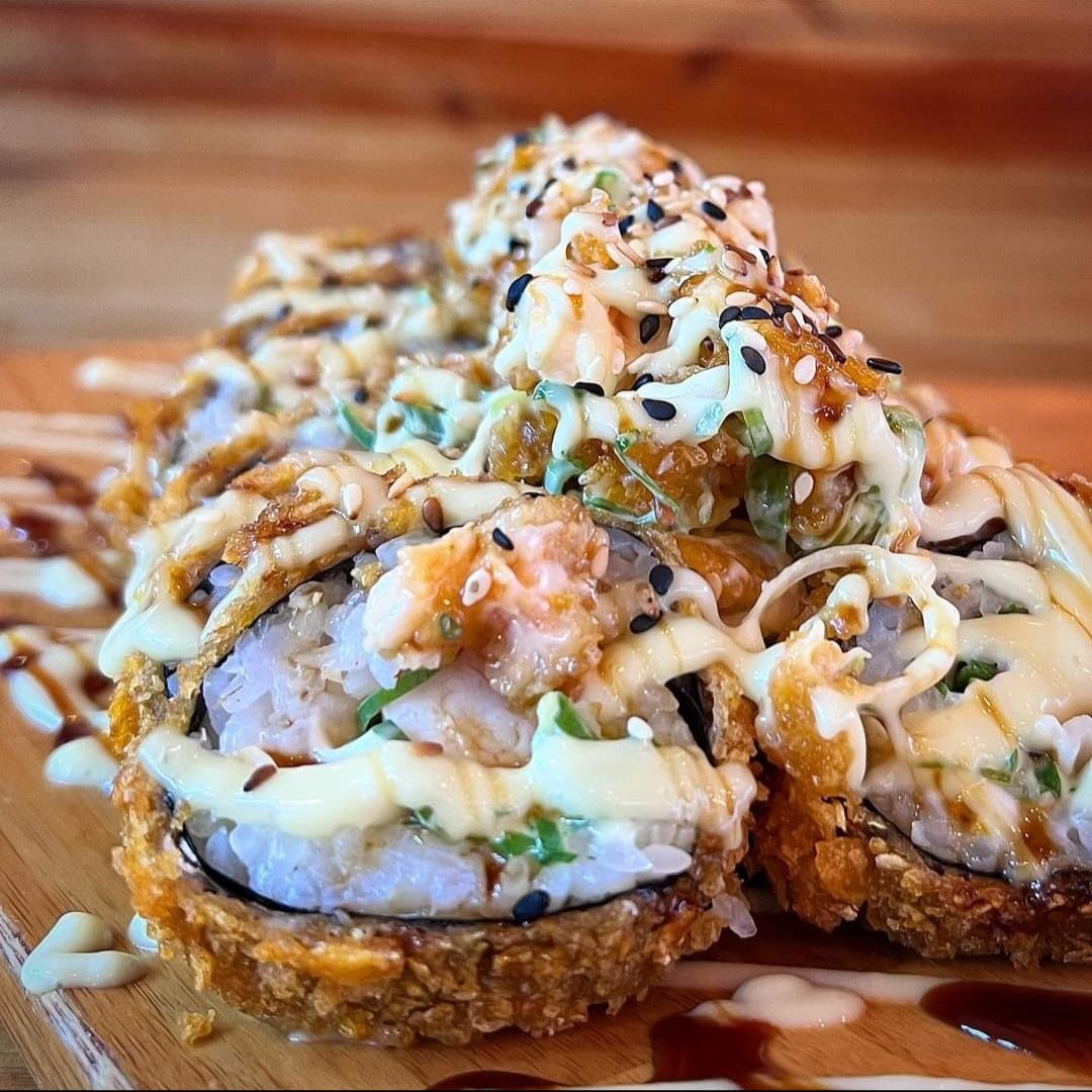 ¡Te mereces comer rico! 
Nuestro #TokioRoll es de esos platos que enamoran por su combinación de sabores y texturas

¡Visita nuestro site y descubre todo lo que lleva este delicioso roll! 

🪩 sushidelivery.com.ve
📲 0412.334.29.83
📍 Calle Paez. Chacao.