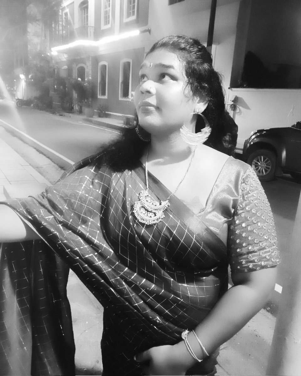 sridancer96's tweet photo. என் வாழ்க்கையில் எப்பொழுதும் பகல் ���ேரத்தில் வரும�� சூரிய ஒளி இல்லை... ஆனால் இரவில் இருண்டு தான் இருக்கும்... நான் நம்பிக்கை எனும் நீலா ஒலியில் வாழ்கிறேன்.... https://t.co/jd6zvkF4HE