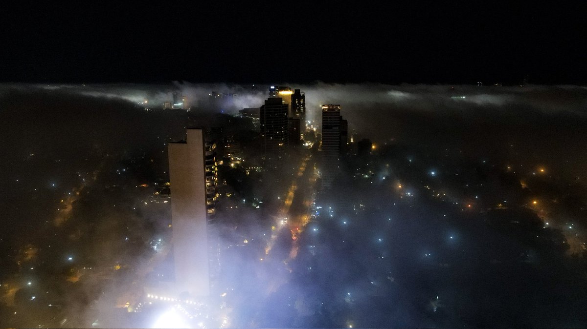 Impresionante la niebla que de  hizo sobre Asunción esta noche .