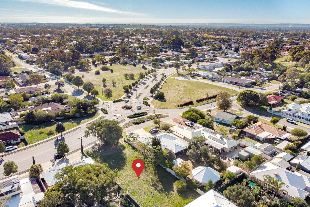 PerryMandurah's tweet photo. This prime 1,062m² vacant block awaits you, in the heart of Mandurah's thriving commercial and residential area. Zoned R100 "Mixed Use" lot, with convenient roadside parking bays and an impressive 20.12m frontage. For more info visit: or call Barry Mitting direct on 0414 475 607 https://t.co/zpkrd6sxWB