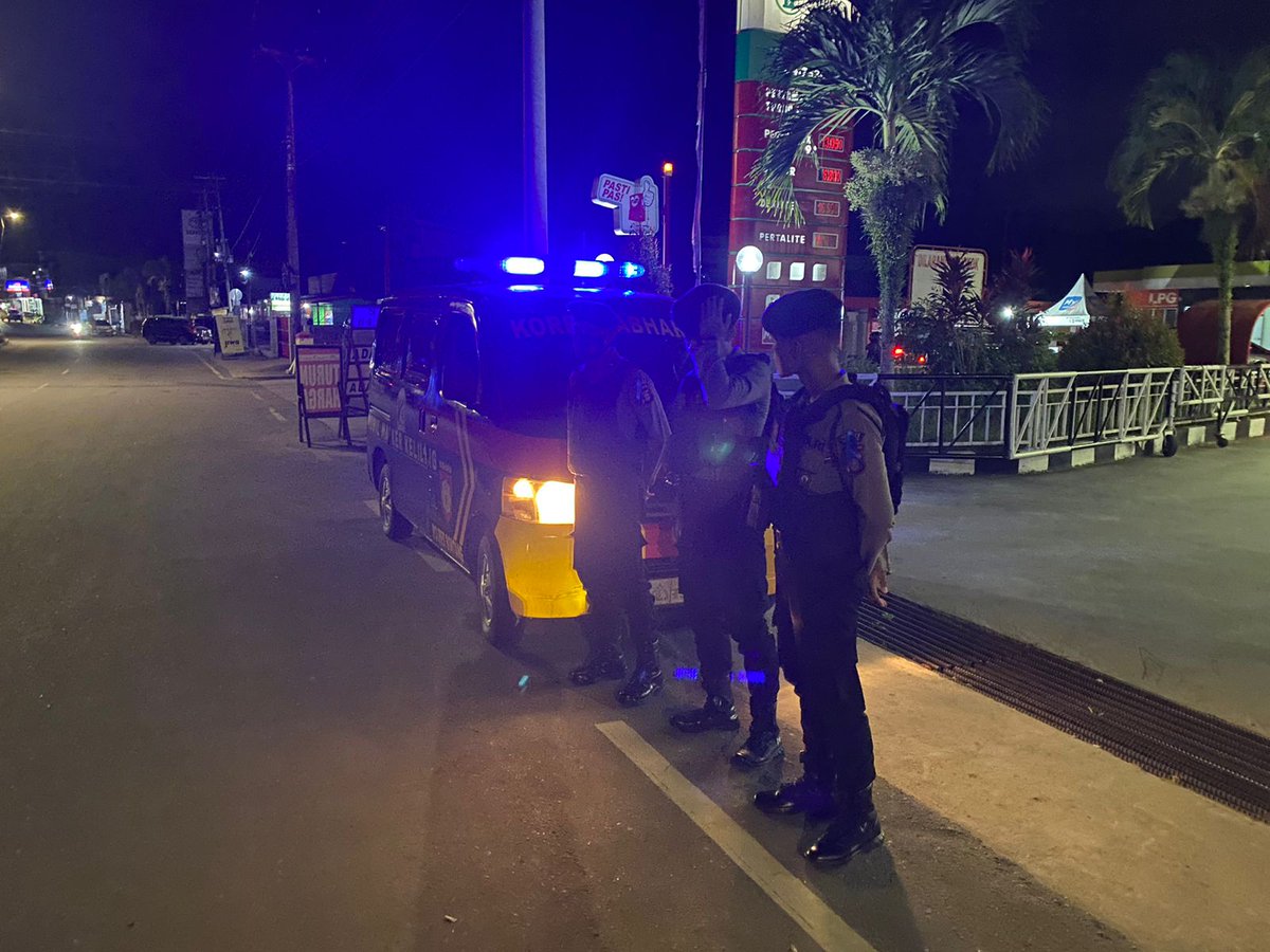 Satsamaptaresb's tweet photo. Untuk Memberikan Rasa Aman Kamtibmas Anggota Sat Samapta Polres Bontang Melaksanakan Patroli Malam Di Wilayah Kota Bontang
#Poldakaltim
#kamihumaspolri
#ProgramPrioritasKapolri
#polripresisi
#kapolresbontang
#polresbontang
#satsamaptapolresbontang https://t.co/SsrN0zyMQA