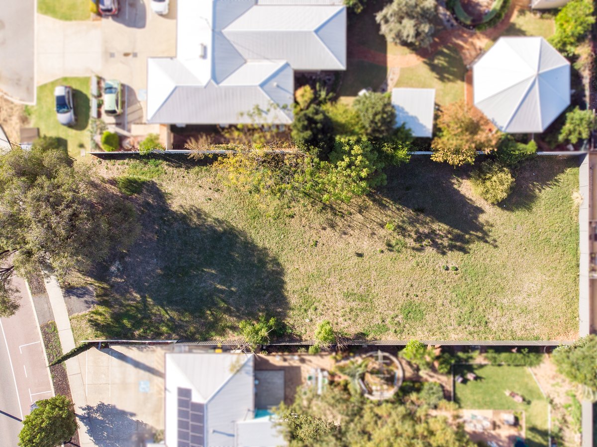 PerryMandurah's tweet photo. This prime 1,062m² vacant block awaits you, in the heart of Mandurah's thriving commercial and residential area. Zoned R100 "Mixed Use" lot, with convenient roadside parking bays and an impressive 20.12m frontage. For more info visit: or call Barry Mitting direct on 0414 475 607 https://t.co/zpkrd6sxWB