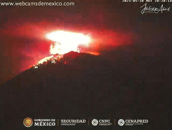 webcamsdemexico's tweet photo. 🌋 Actividad del #Volcán #Popocatépetl esta noche.
Vista: San Nicolás de los Ranchos, #Puebla.
🚦 Alerta Volcánica: #AmarilloFase3.
🚷 Respeta el radio de exclusión de 12 km.
Vía: @jabed1.
https://t.co/yujvR2IFRE https://t.co/rbE61lDn2Y