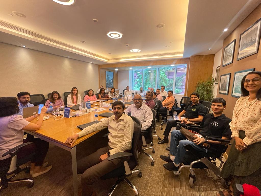 PankaajMaalde's tweet photo. Insightful and interactive session "Beyond Factsheet" with team HDFC AMC with my fellow professional colleagues "Fundfluencer". It was nice learning session with Navneet Munot, Gopal Agarwal, Roshi Jain &amp; Shobhit Mehrotra. https://t.co/zRLVNGwpPW